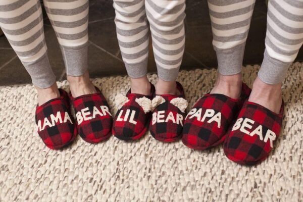 Dearfoams Women’s Christmas Gifts for Mom Cute Matching Family Pajama Mama Bear Slipper - Image 4