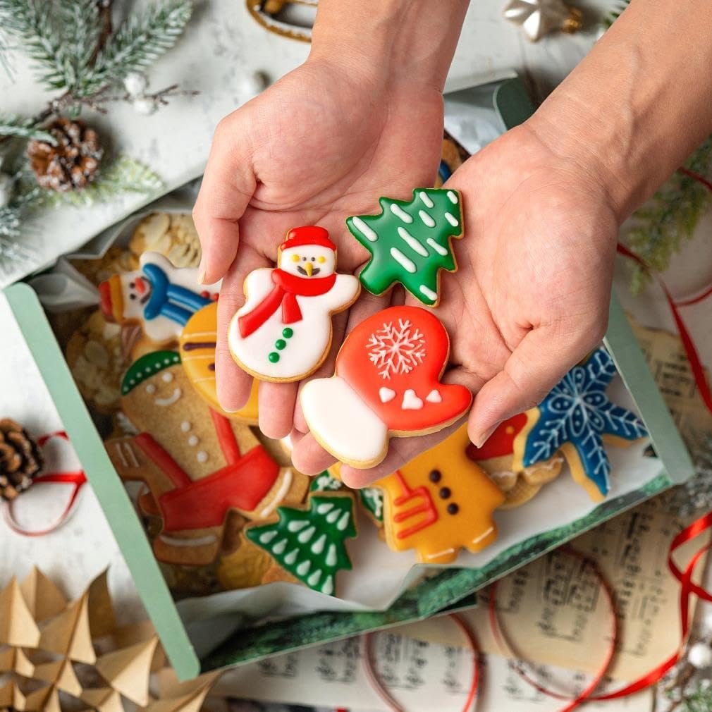 Christmas Cookie Cutter Set,18 Piece Stainless Steel Winter Christmas Cookie Cutters Shapes for Baking - Christmas Tree,Snowflake,Snowman,Gingerbread Man,Gingerbread Girl,Mitten - Image 7