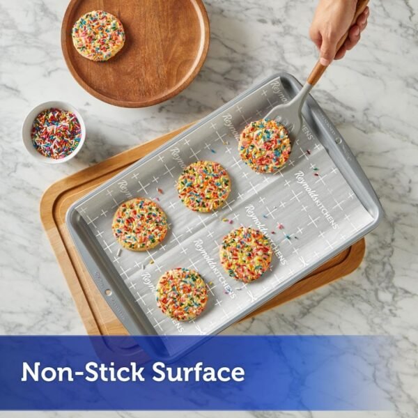 Reynolds Kitchens Cookie Baking Sheets, Pre-Cut Parchment Paper, 22 Sheets (Pack of 1) - Image 6
