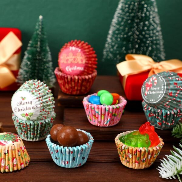Gerrii 600 Pcs Christmas Candy Cups Paper Candy Making Supplies Santa Claus Snowman Baking Supplies Snowflake Elk Mini Cupcake Liner Xmas Mini Baking Cups Holiday Candy Paper Wrappers 6 Style(Fresh) - Image 7