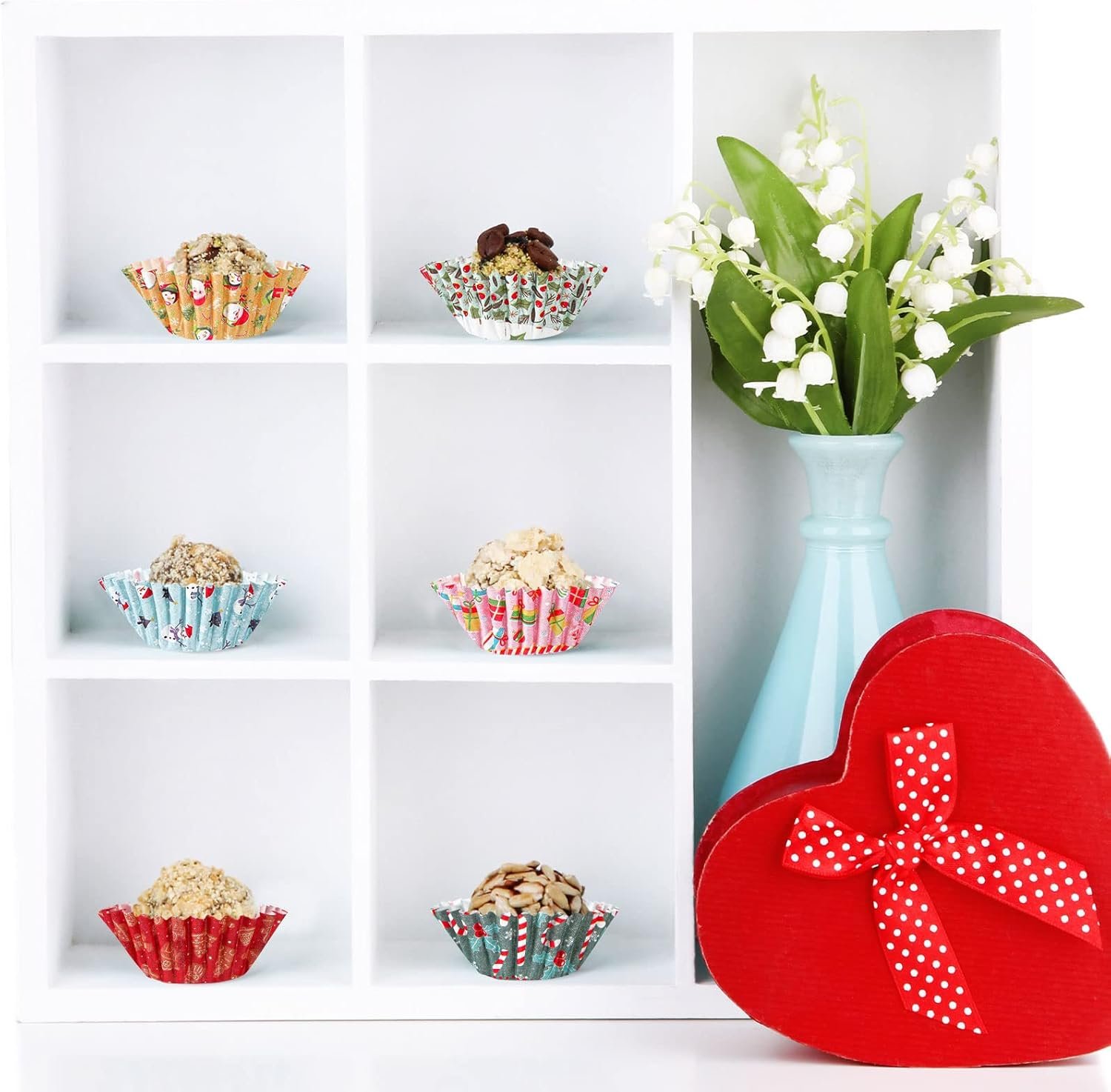 Gerrii 600 Pcs Christmas Candy Cups Paper Candy Making Supplies Santa Claus Snowman Baking Supplies Snowflake Elk Mini Cupcake Liner Xmas Mini Baking Cups Holiday Candy Paper Wrappers 6 Style(Fresh) - Image 5