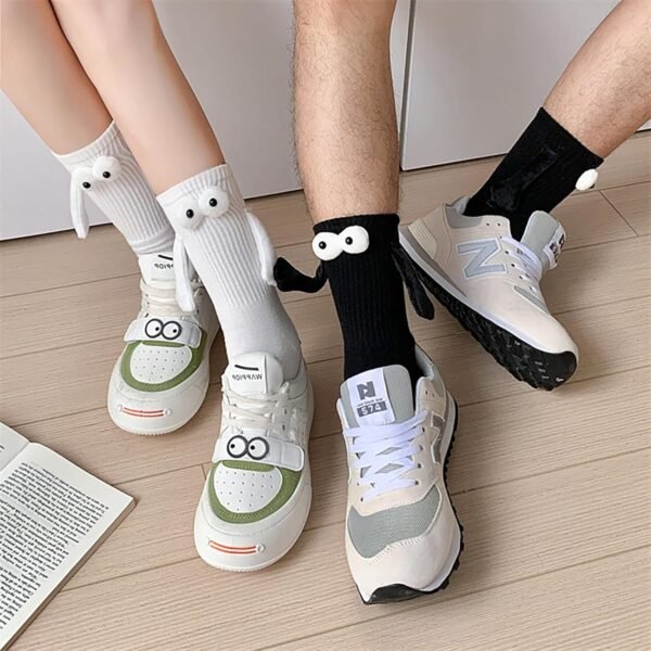 2 Pairs Magnetic Holding Hands Socks Funny Gifts For Couples, Anniversary, Best Friends, Engagements, Teens - Image 4
