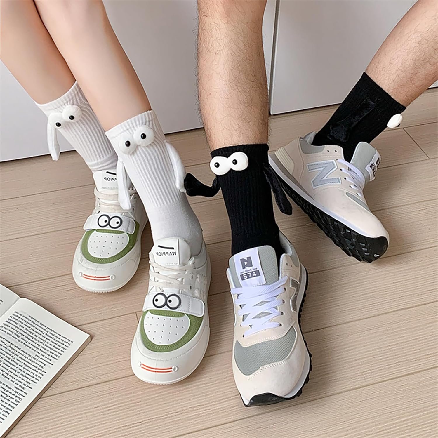 2 Pairs Magnetic Holding Hands Socks Funny Gifts For Couples, Anniversary, Best Friends, Engagements, Teens - Image 4