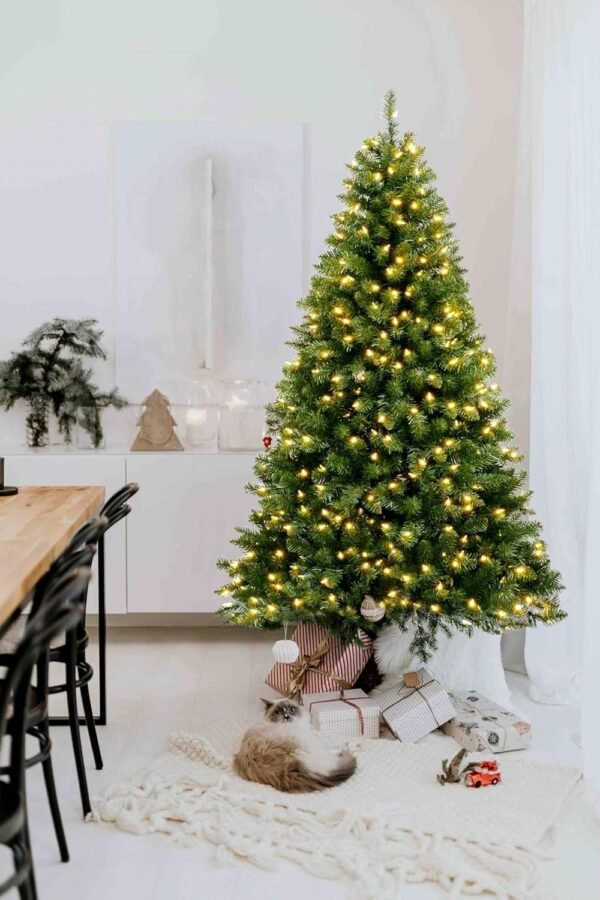 YULETIME 6.5ft Pre-Lit Christmas Tree, Hinged Green Artificial Holiday Decorative Tree with UL Listed 300 Warm White LED Christmas Lights (6.5' Warm White) - Image 9