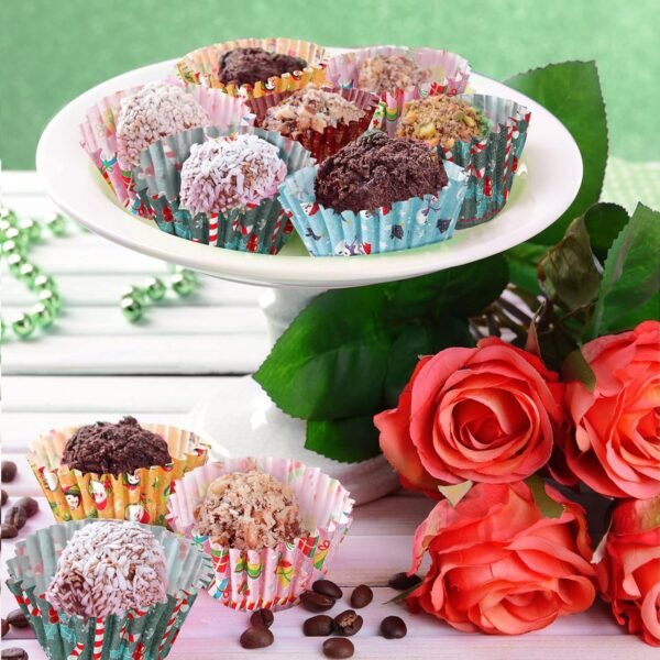 Gerrii 600 Pcs Christmas Candy Cups Paper Candy Making Supplies Santa Claus Snowman Baking Supplies Snowflake Elk Mini Cupcake Liner Xmas Mini Baking Cups Holiday Candy Paper Wrappers 6 Style(Fresh) - Image 6