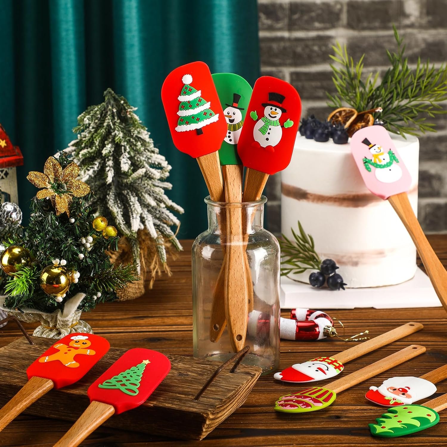 Patelai 10 Pcs Christmas Silicone Spatula Xmas Cake Spatula with Wooden Handle Snowmen Pancake Spatula Cute Pan Scraper Xmas Dish Scraper Cooking Spatulas for Kitchen Mixing Baking (Novel Style) - Image 5