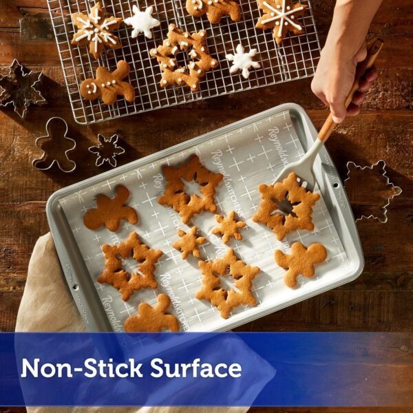 Reynolds Kitchens Cookie Baking Sheets, Pre-Cut Parchment Paper,25 Count (Pack of 4), 100 Total Sheets - Image 6
