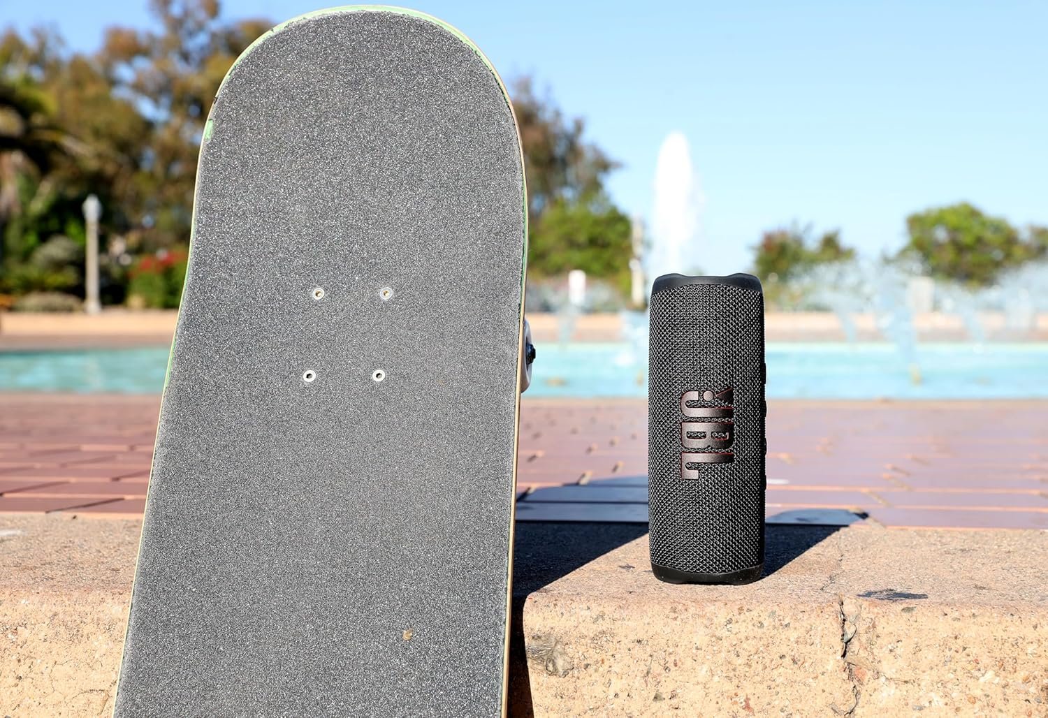 JBL Flip 6 - Portable Bluetooth Speaker, powerful sound and deep bass, IPX7 waterproof, 12 hours of playtime, JBL PartyBoost for multiple speaker pairing for home, outdoor and travel (Blue) - Image 8