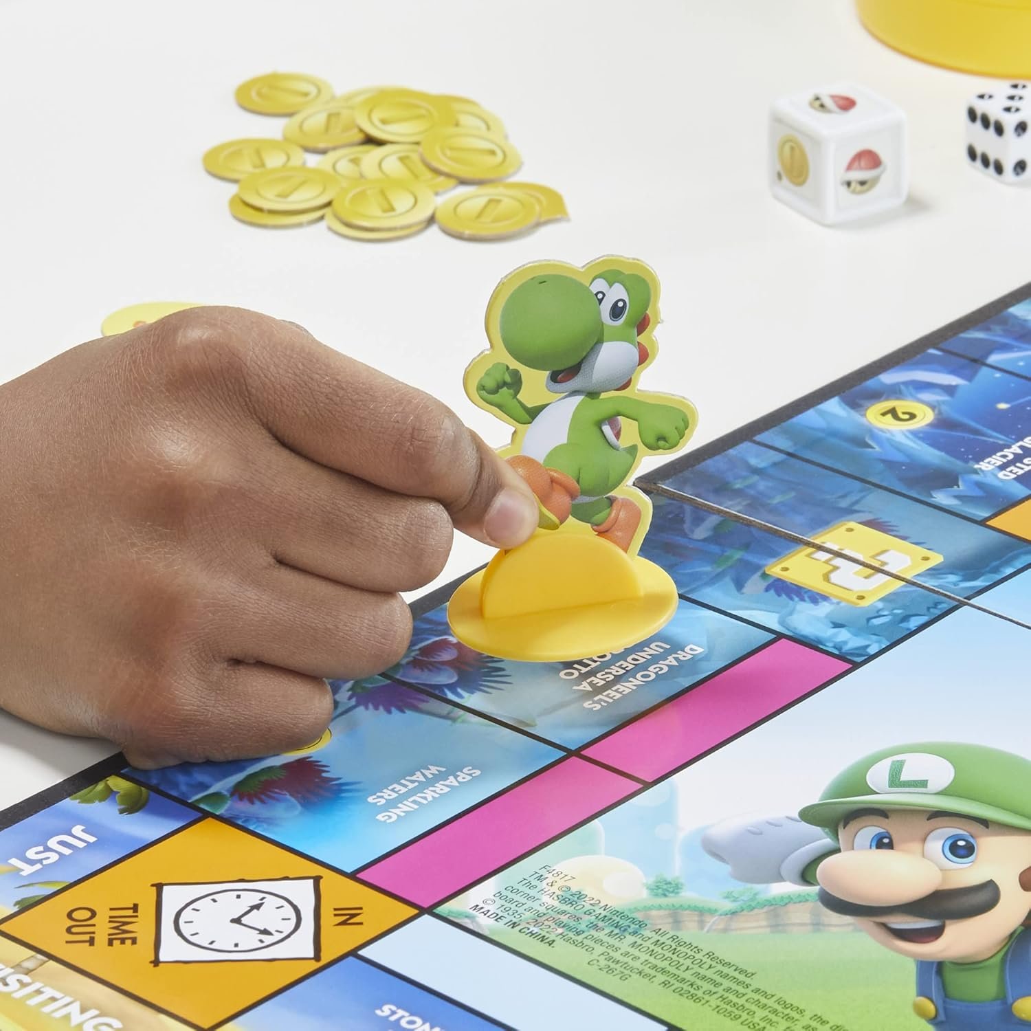 Monopoly Junior Super Mario Edition Board Game, Fun Kids' Ages 5 and Up, Explore The Mushroom Kingdom as Mario, Peach, Yoshi, or Luigi (Amazon Exclusive) - Image 9