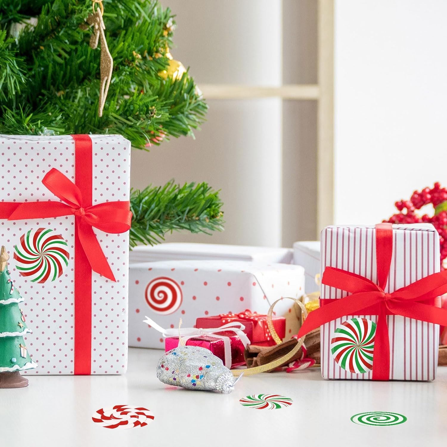 Whaline 1000Pcs Christmas Stickers Roll Candy Theme Decals 16 Designs Red Green Sweet Xmas Adhesive Decorative Round Seal Stickers for Gift Greeting Card Party Supplies - Image 6