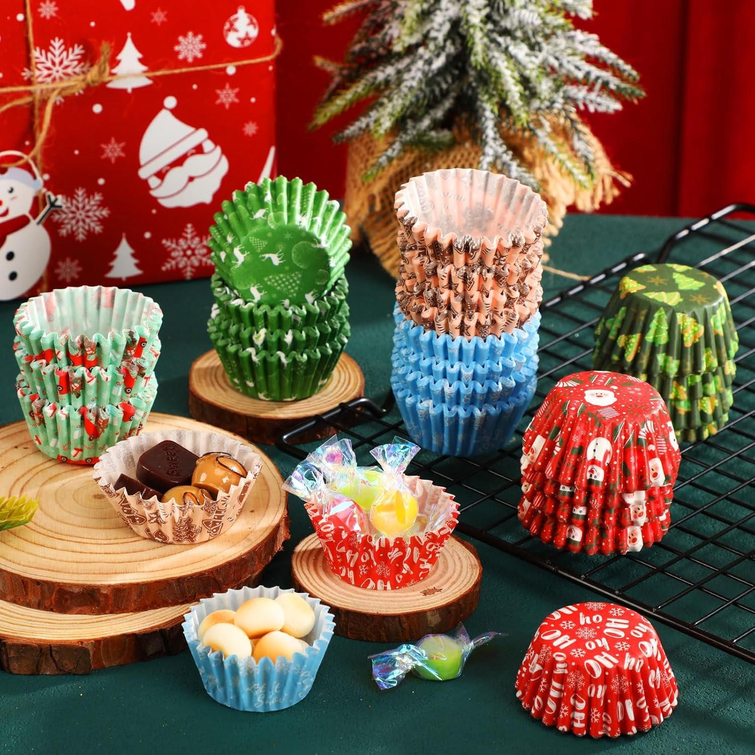 AUGSUN 800pcs Christmas Cupcake Liners Paper Candy Cups Santa Claus Snowman Snowflake Mini Muffin Liners for Xmas Holiday Party Cake Candy Truffles Chocolate Making Supplies(8 Designs) - Image 4