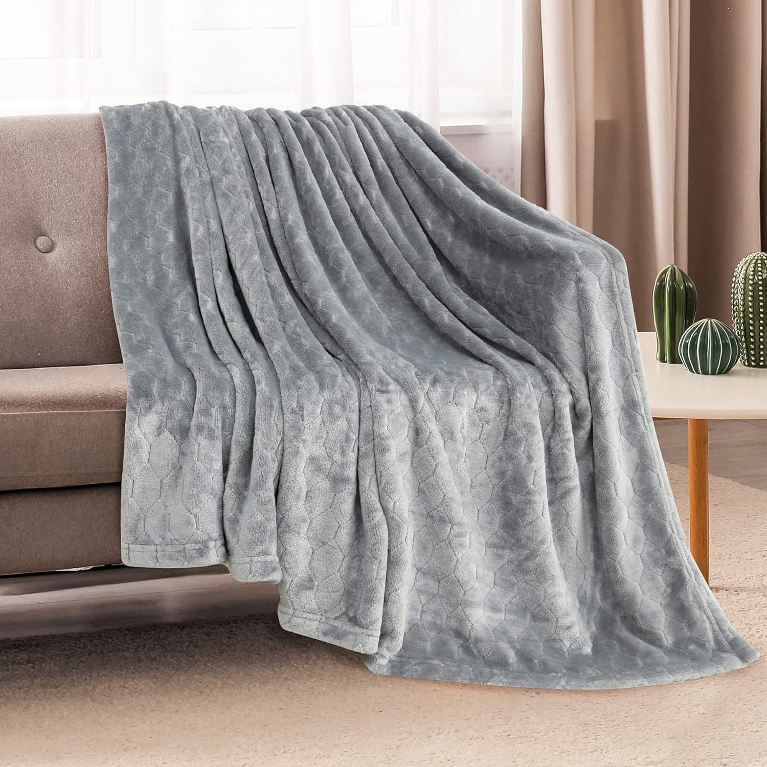 TOONOW Fleece Blanket Super Soft Cozy Throw Blanket 50" x 60", Lightweight Fuzzy Comfy Textured Flannel Blanket Warm Plush Throw Blankets for Couch, Sofa, Bed, Light Grey - Image 3