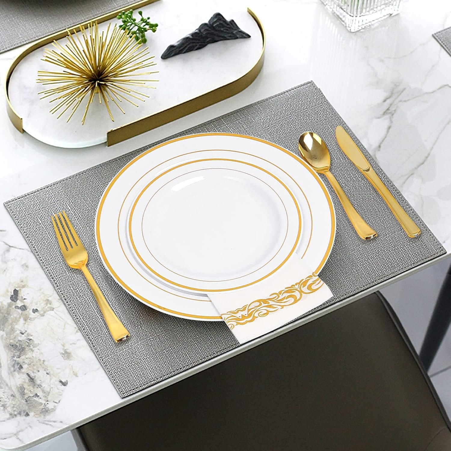 BAYZZ 175 Piece Gold Dinnerware Set, 25 Guest Gold Rim Plastic Plates, 25 Gold Plastic Silverware, 25 Gold Cups, 25 Gold Napkins, Disposable Dinnerware Set 25 Guest, For Wedding, Party - Image 9