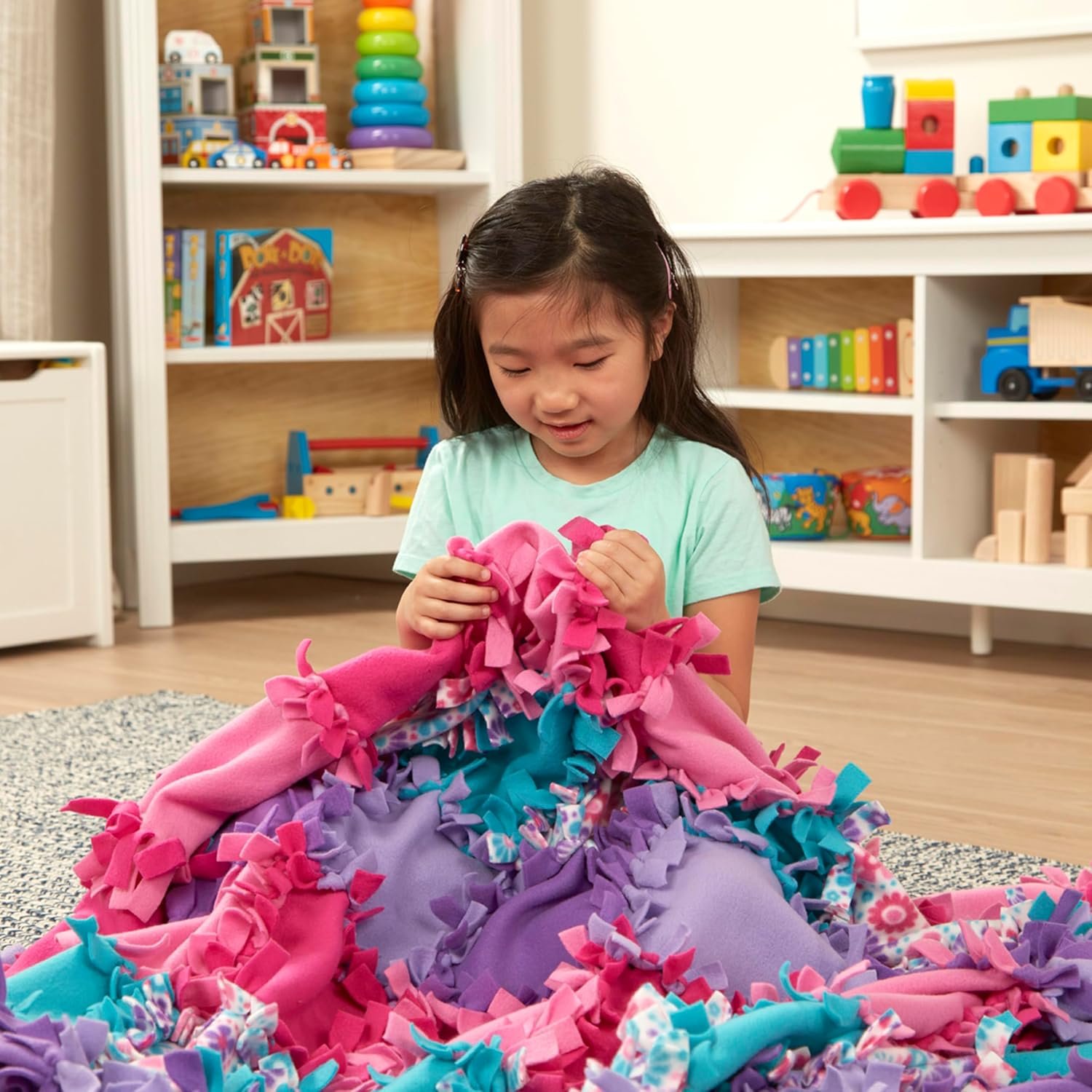 Melissa & Doug Created by Me! Flower Fleece Quilt No-Sew Craft Kit (48 squares, 4 feet x 5 feet) - Image 10