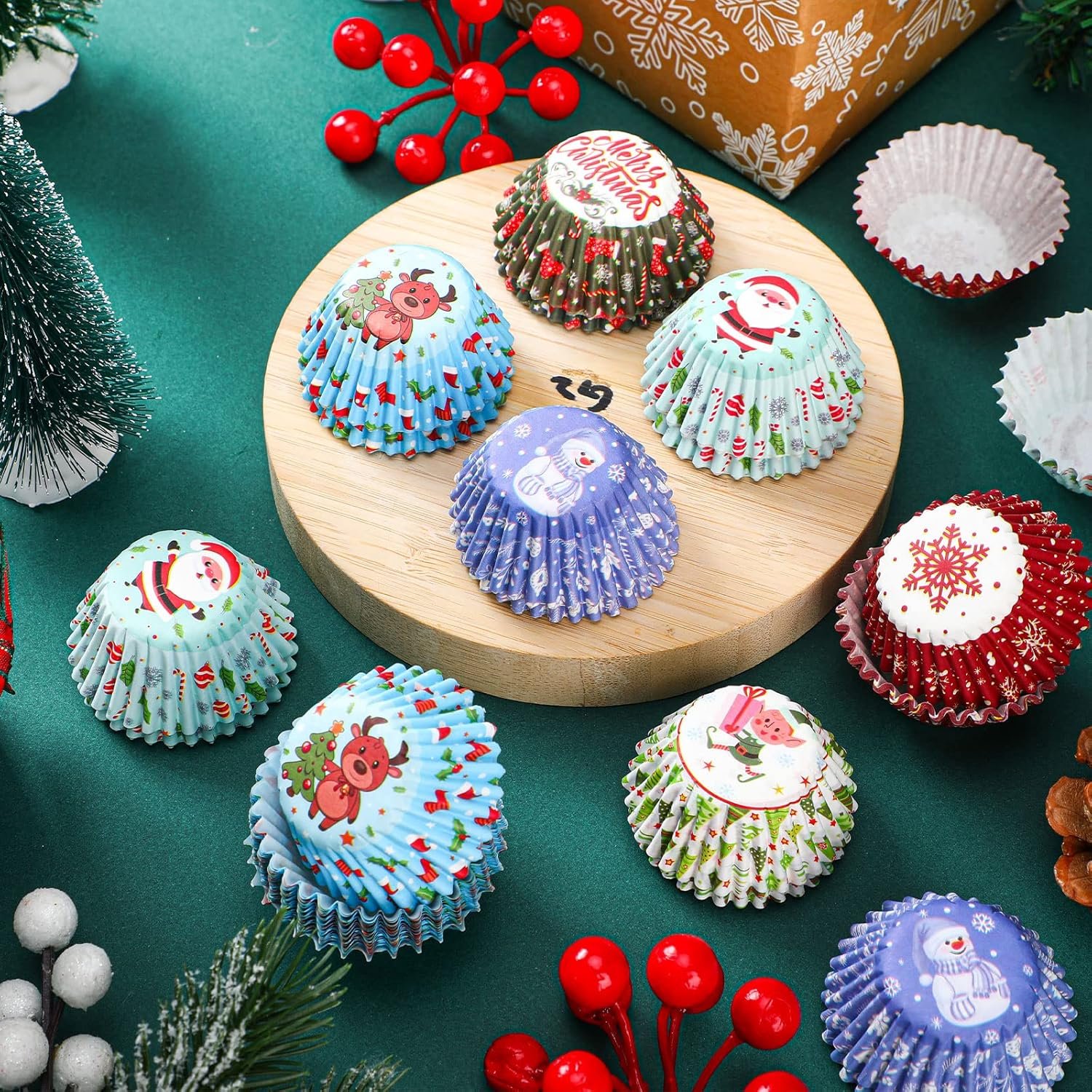 Gerrii 600 Pcs Christmas Candy Cups Paper Candy Making Supplies Santa Claus Snowman Baking Supplies Snowflake Elk Mini Cupcake Liner Xmas Mini Baking Cups Holiday Candy Paper Wrappers 6 Style(Cute) - Image 5