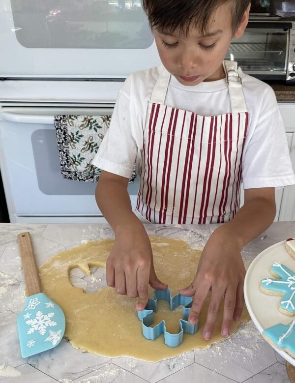 Handstand Kitchen Winter Wonderland Spatula and Snowflake Shaped Cookie Cutter Set - Image 5